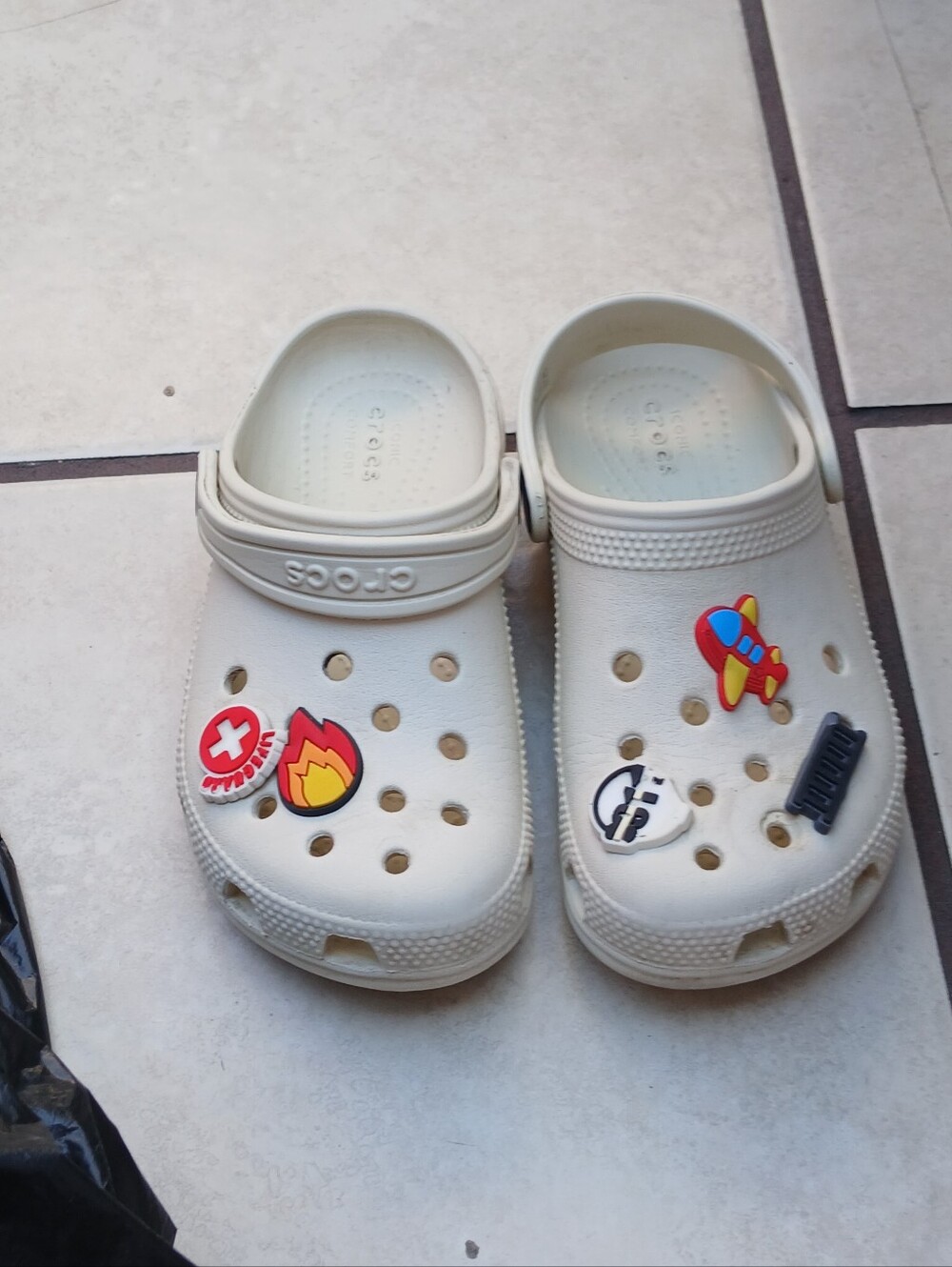 Crocs Kids Off White Classic Clogs | Sz C 13 - Picture 8 of 8